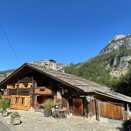 Apartment Lachat En Typique